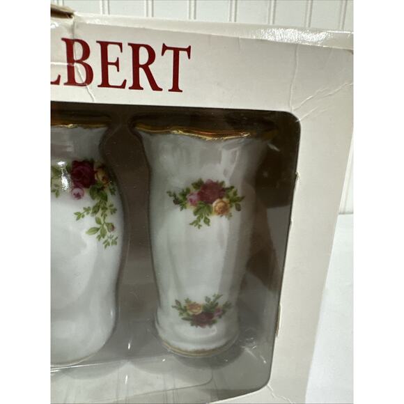 Vtg Royal Albert Old Country Roses Mini Bud Vases Boxed Set of (3) - 4 1/2" NEW - Picture 2 of 5